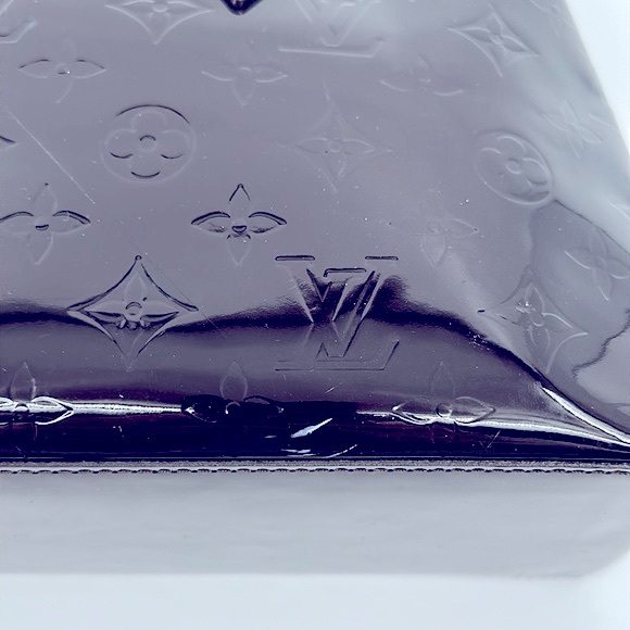 Authenticated LOUIS VUITTON Wilshire Monogram Vernis - Picture 5 of 17